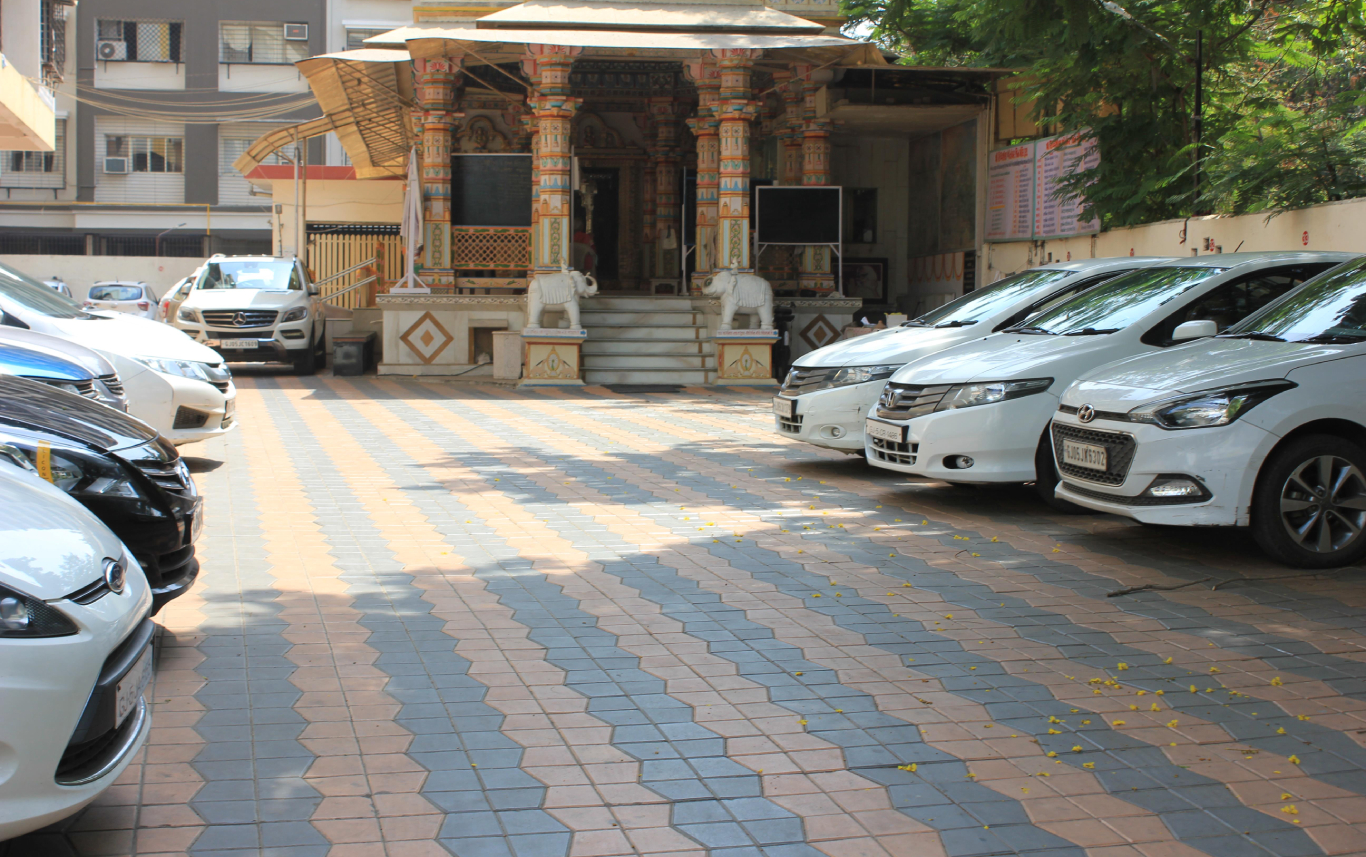 Trapeze Reflective Glossy Paving at a Residence in Surat