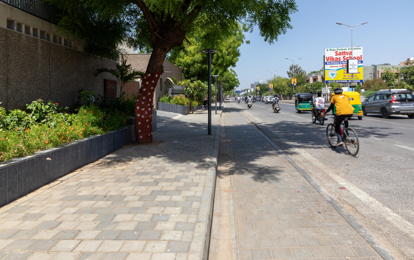 Square 200x200mm at Sindhu Bhavan Road, Ahmedabad