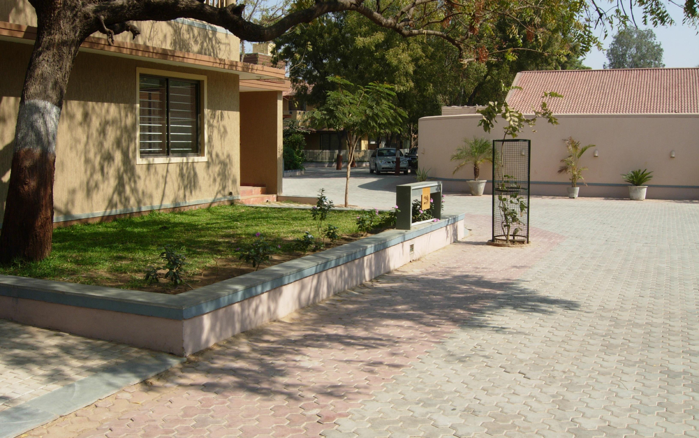 Trihex paving for driveway by VYARA